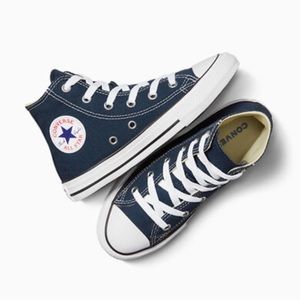 NWOT Converse Hi-top Chucks in classic Navy